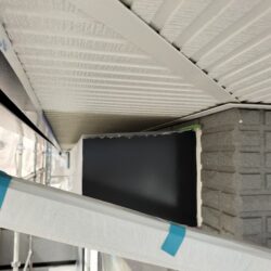 外壁の下塗り作業