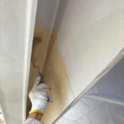 外壁塗装の中塗　豊橋市の四季とともに